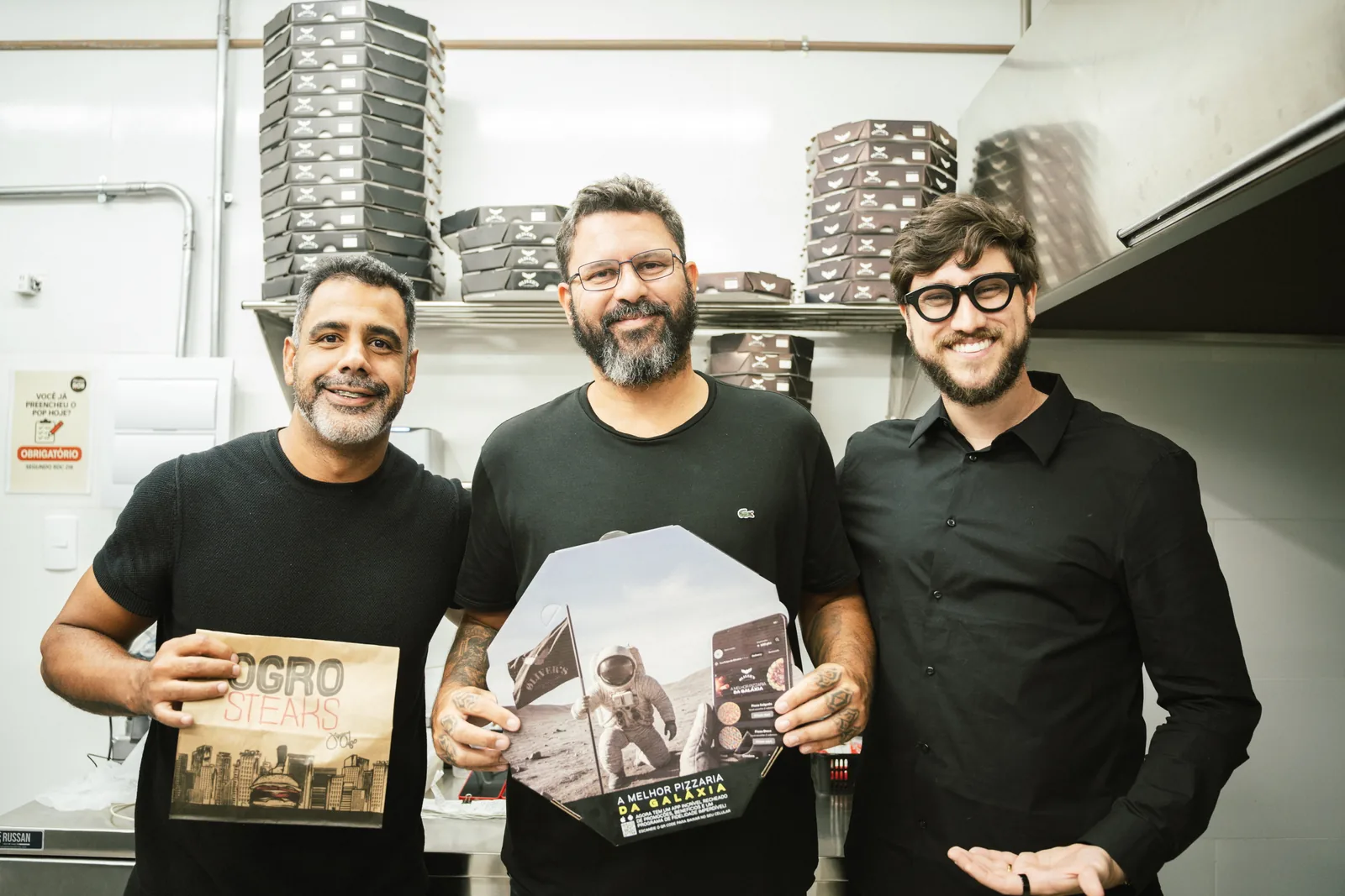 Equipe Øliver's reunida com orgulho da marca